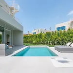 Villa New - Rooftop Jacuzzi & Sunset Views *
