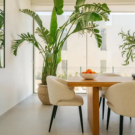 New - Rooftop Jacuzzi & Sunset Views 빌라